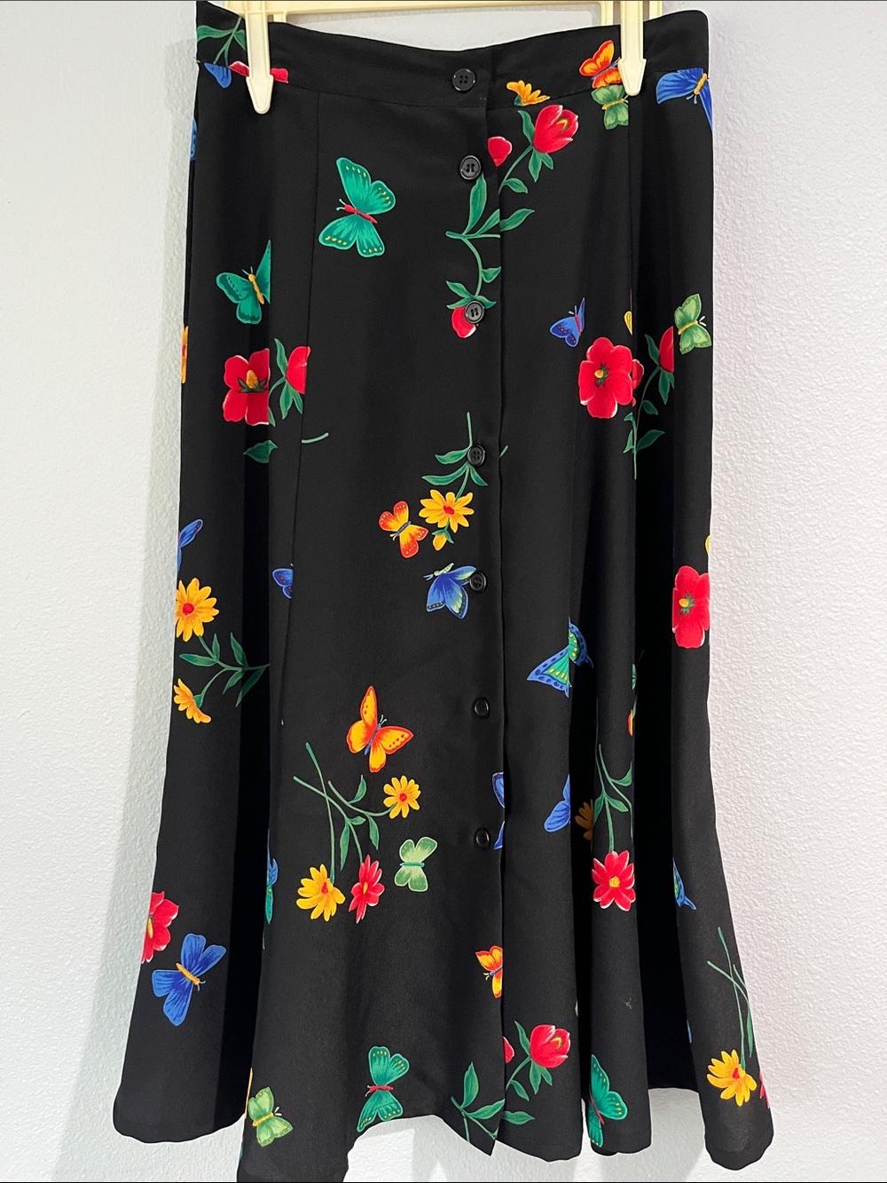 6 Petite Alfred Dunner Black Floral Button-Front Midi Skirt with Butterfly Print